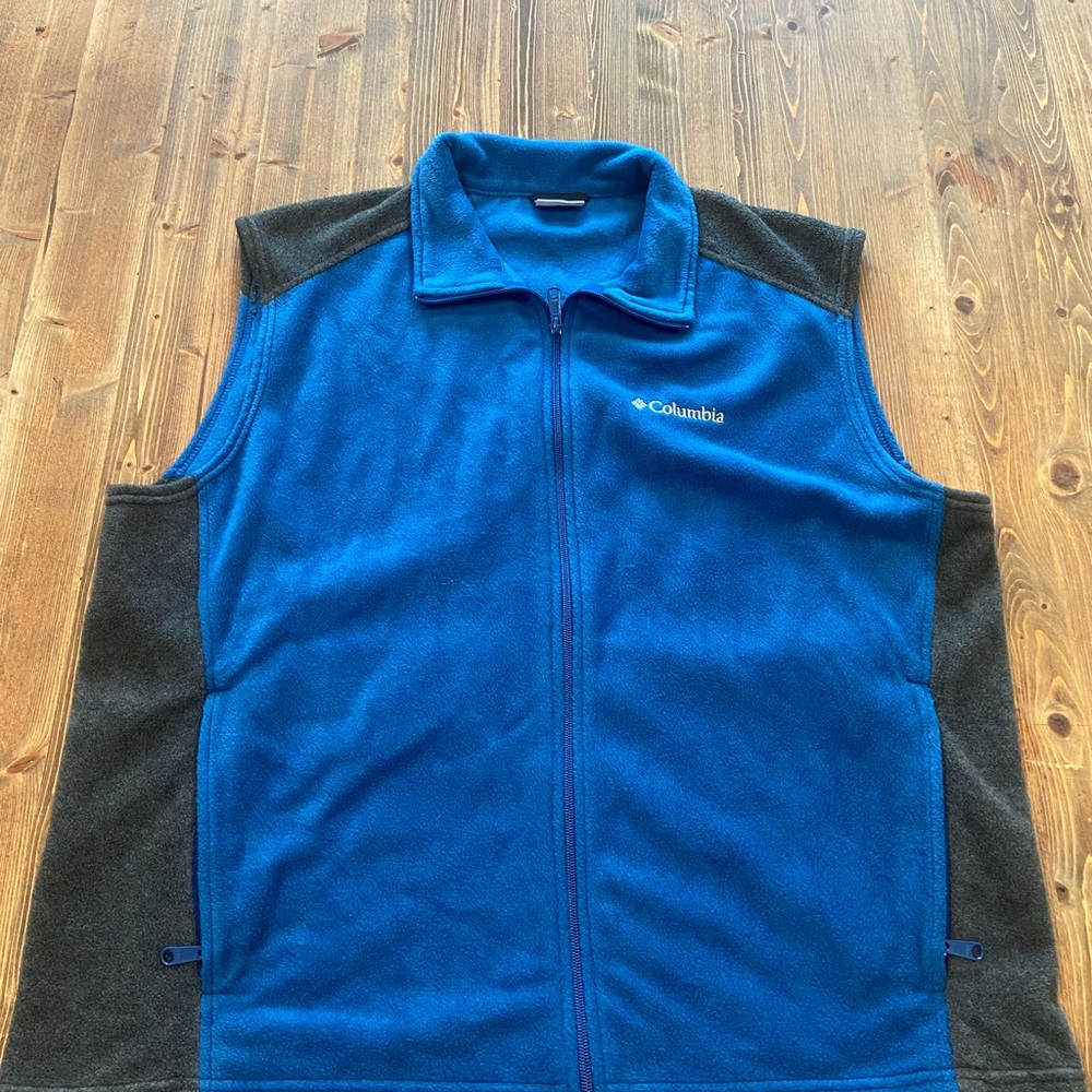 Columbia Men's Blue and Gray Vest